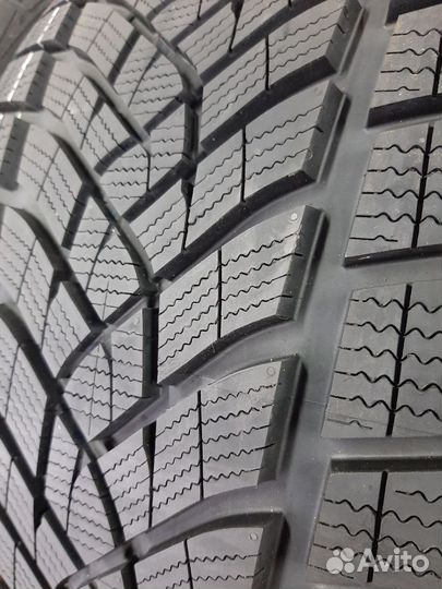 Goodyear UltraGrip Performance+ SUV 295/35 R21 107V