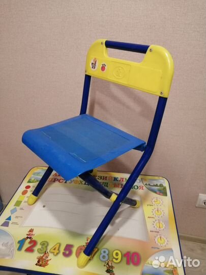 Детский стол со стулом