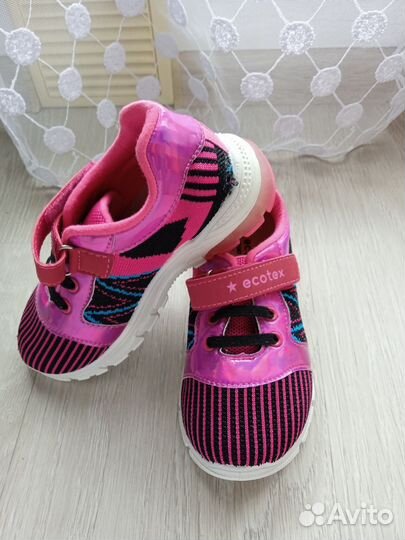 Кроссовки для девочки