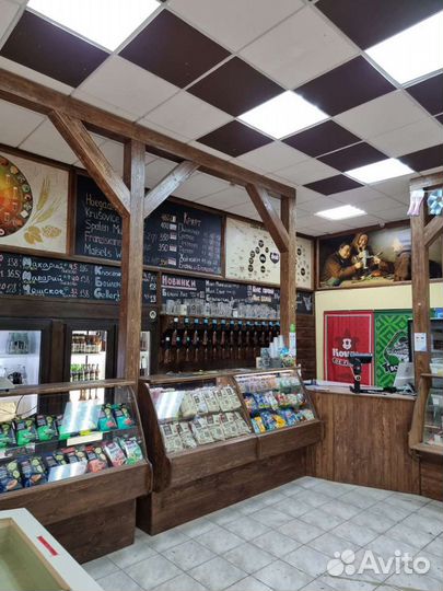Продавец продуктов и разливного пива