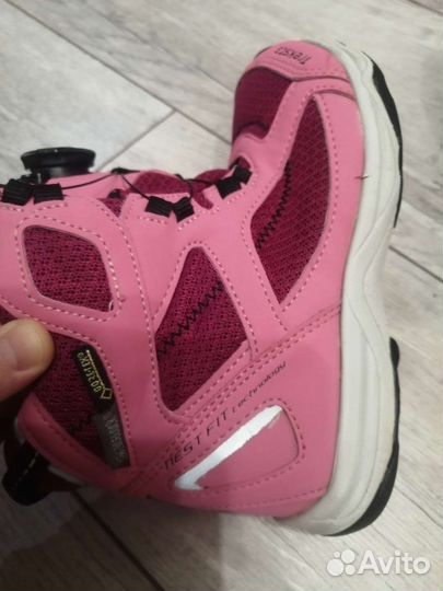 Ботинки на девочку, зимние гортекс. gore-tex