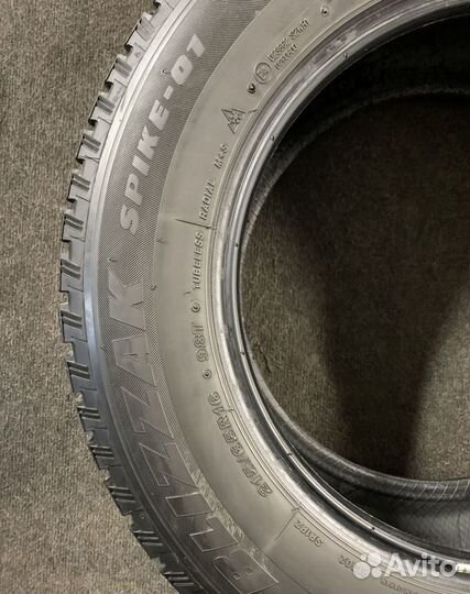 Bridgestone Blizzak Spike-01 215/65 R16