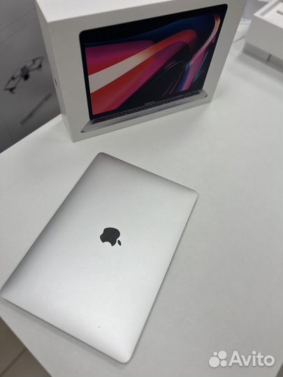 Apple MacBook Pro 13 М1 16/256гб 2020 silver Б/У