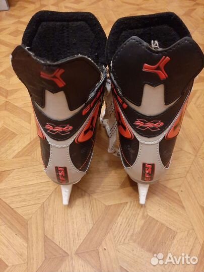 Коньки хоккейные