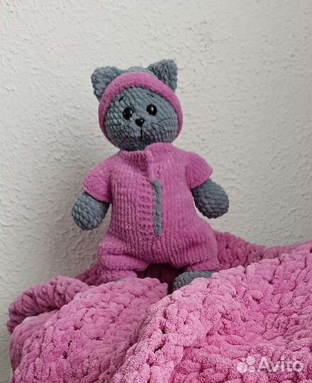 Мягкие игрушки -пухлые коты