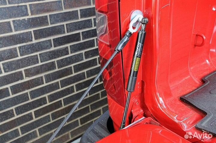 Доводчик заднего борта пикапа GMC Sierra