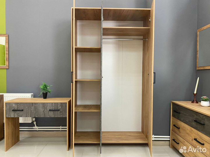 Продам спальный гарнитур