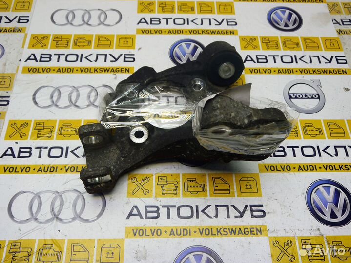 Кулак поворотный задний левый Ауди A6C6 8E0505203D