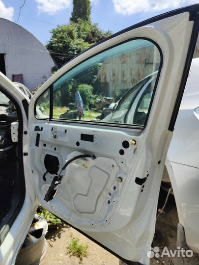 Peugeot 3008 дверь передняя правая
