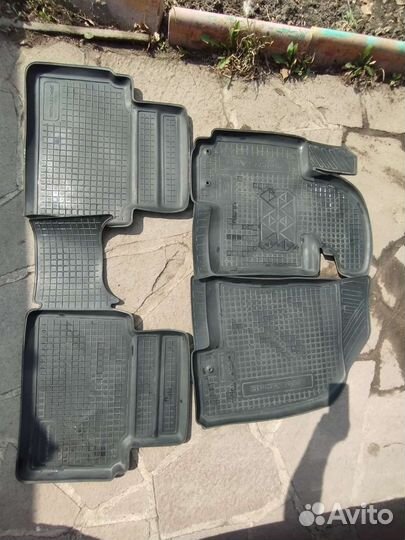Автомобильные коврики резиновые