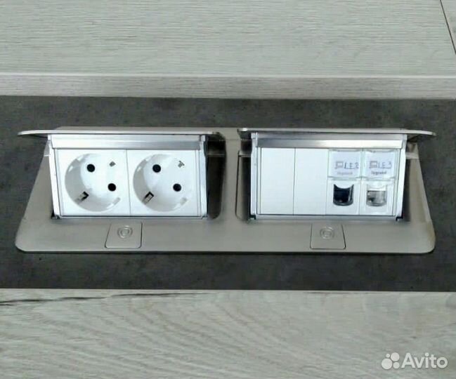 Блок розеточный выдвижной Legrand