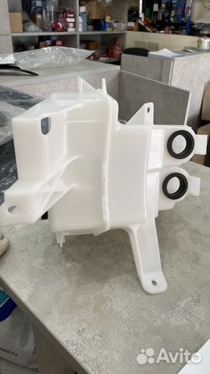 Бачок омывателя для toyota rav4