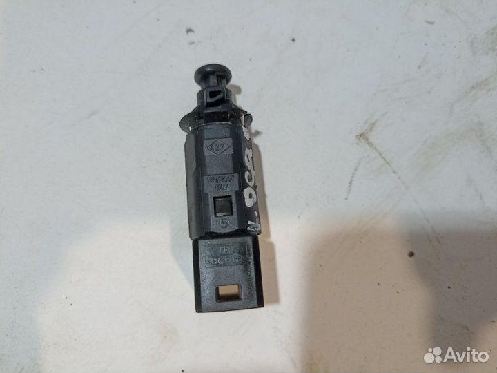 Датчик тормоза Renault Logan 1 седан 1.4 K7J710