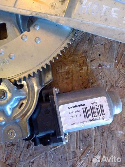 Стеклоподъемник задней двери Nissan Note 11