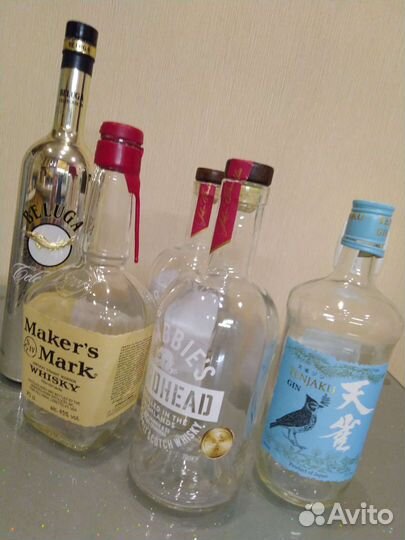 Пустые бутылки от элитного алкоголя