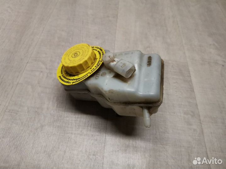 Бачок главного тормозного цилиндра Skoda Fabia 2