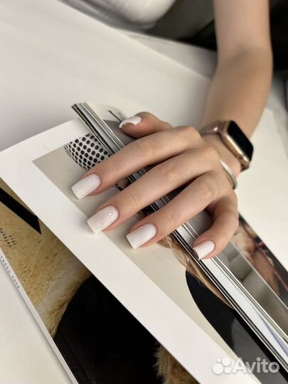 Модель на маникюр с покрытием гель-лак