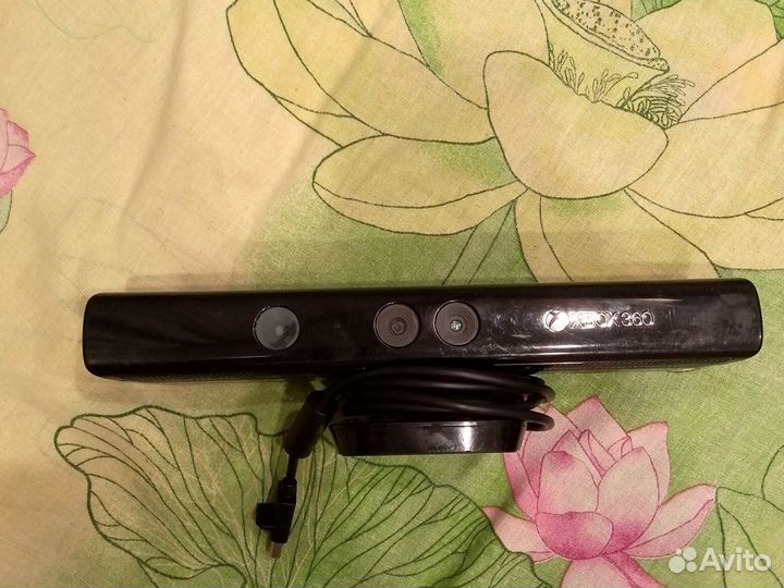 Xbox 360 с Кинектом и аккумуляторами