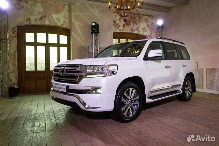 Обвес Executive White Toyota Land Cruiser 200