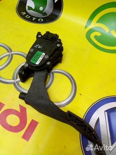 Педаль газа Skoda Octavia Tour лифтбек 1.8 AUM