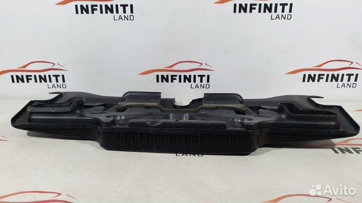 Воздуховод центральный над радиаторами Infiniti