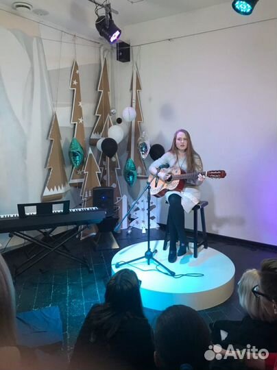 Уроки вокала и игры на фортепиано