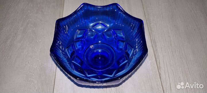 Конфетница на ножке синее стекло