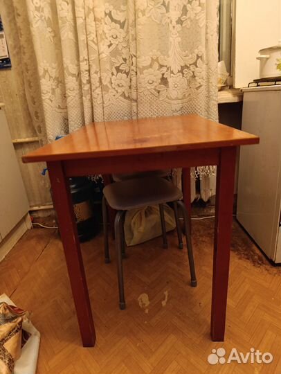 Кухонный стол