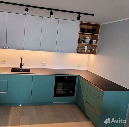 Кухня до потолка