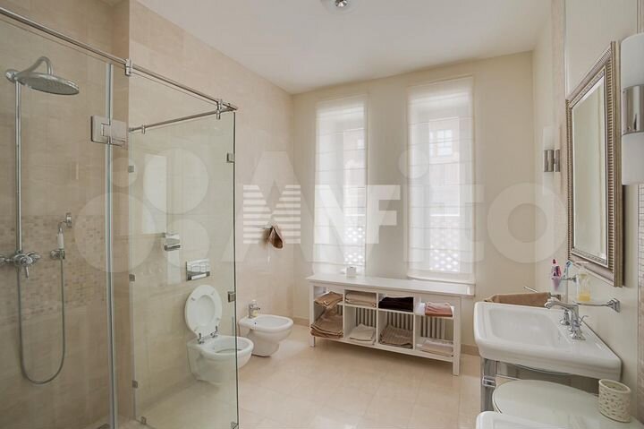 Дом 770 м² на участке 70 сот.