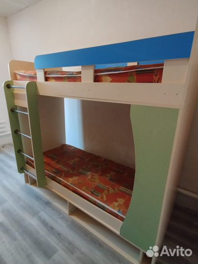 Двухъярусная кровать бу с матрасами