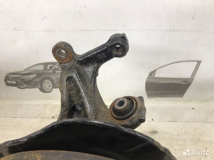 Кулак в сборе задний левый Toyota Camry V70