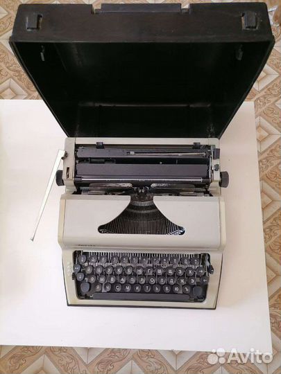 Печатная пишущая машинка