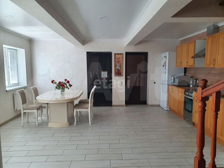 Дом 220 м² на участке 12 сот.