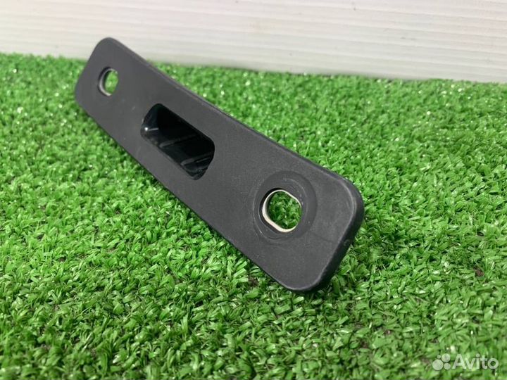 Ответная часть замка двери Mercedes-Benz Viano