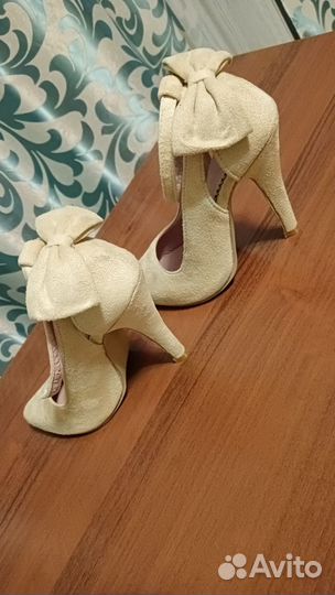 Туфли женские 35 размер бежевые