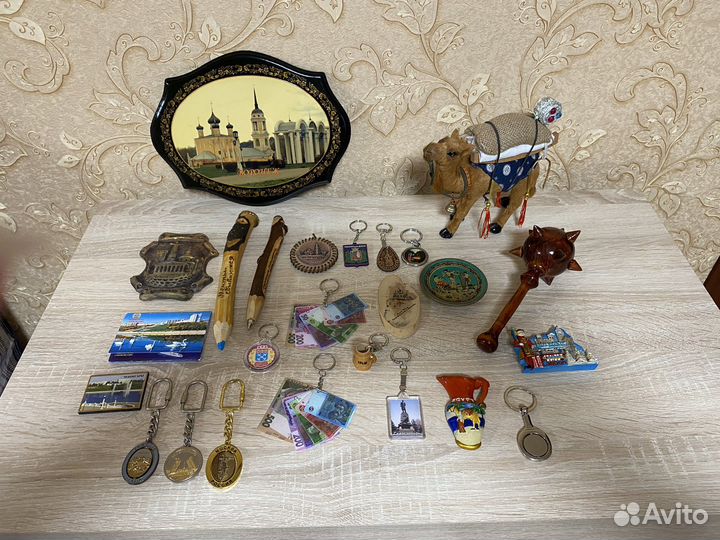 Сувениры из разных стран, городов