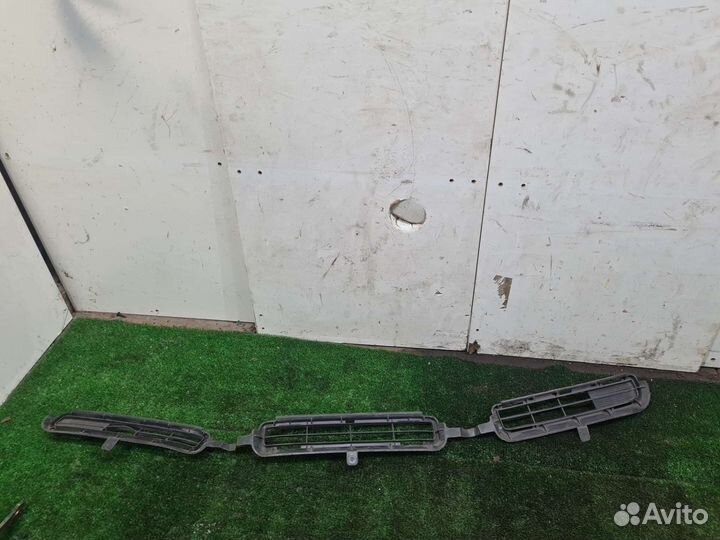 Решетка переднего бампера Toyota RAV4