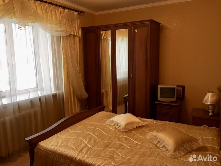 Комплект: покрывало на кровать с подушками, шторы