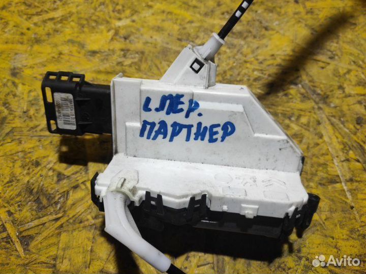 Замок двери для передний левый Peugeot Partner B9