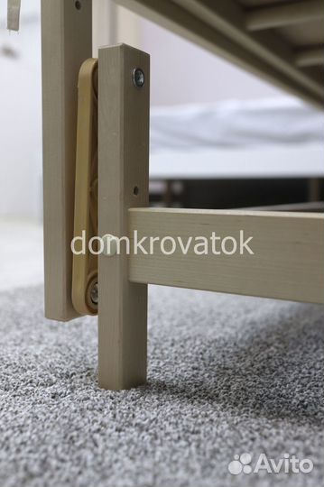 Кроватка с маятником