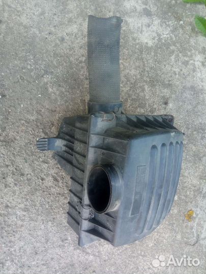 Корпус воздушного фильтра на опель омега б