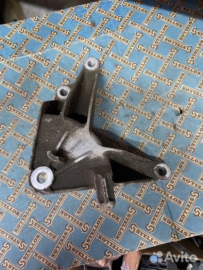 Кронштейн опоры АКПП GM 13248662