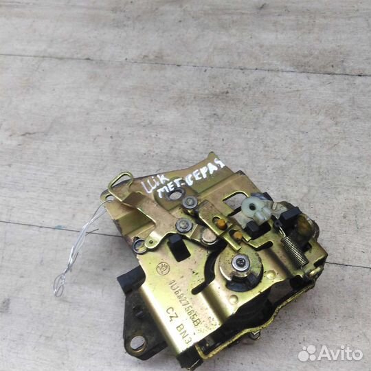 Замок багажника Skoda Octavia Tour