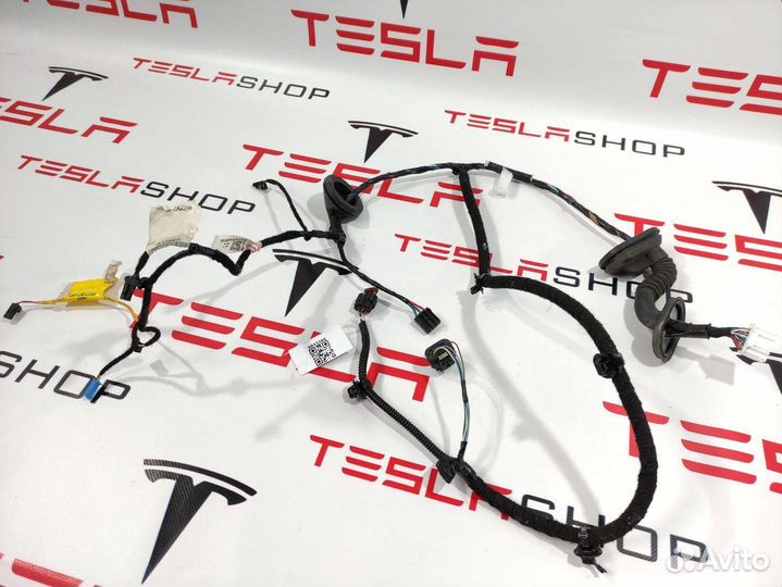 Электропроводка двери Tesla Model 3 2019