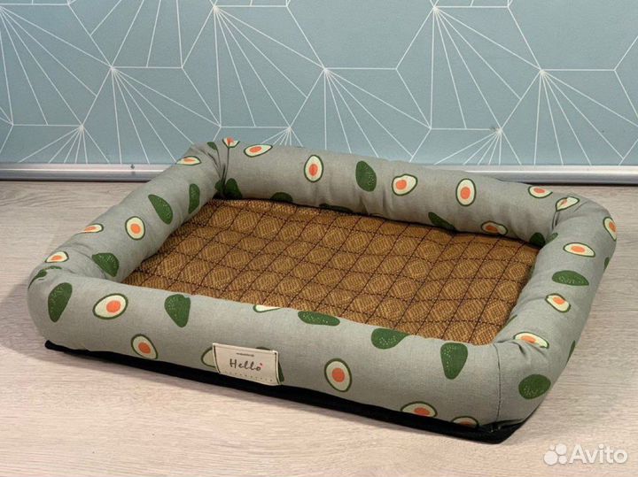 Лежанки и лотки для собак и кошек