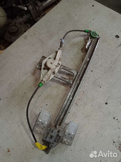 Стеклоподъёмник задний левый Volkswagen Golf 3