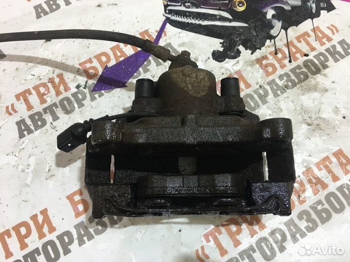 Фольксваген Пассат Суппорт передний Лев