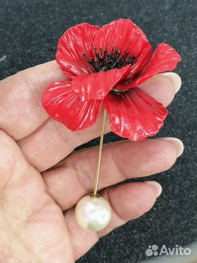 Брошь ручной работы 