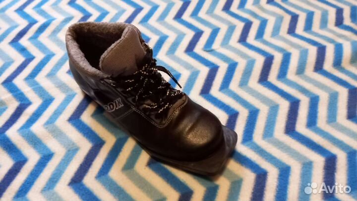 Детские лыжные ботинки